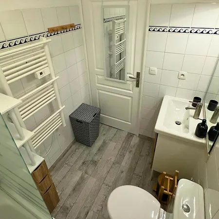 Petit Charme - Balcon - Parking - Fibre Apartment *